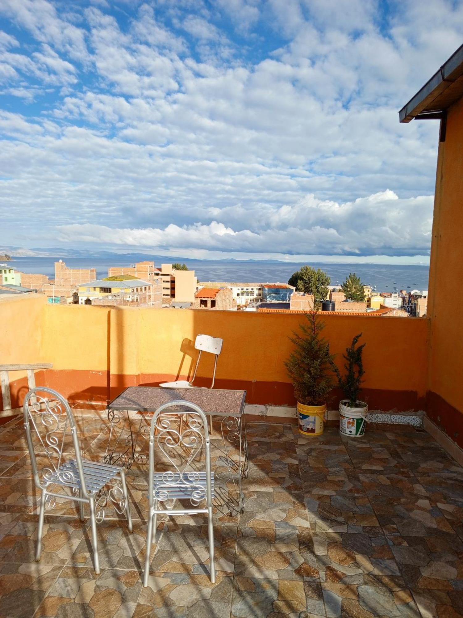Hostal Puerto Alegre Copacabana  Exterior photo